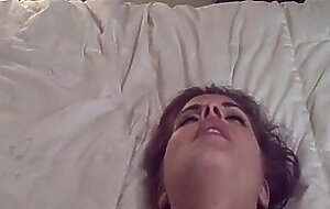 Amateur brunette babe cums hard