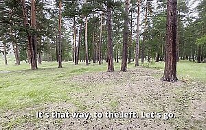 Jeg gik vild i den store skov. En fremmed gav en sky pige i munden! beder om hjælp!