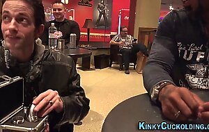 Cuckolding wife gets rim