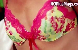 Small tits divorcee gets a pornstar