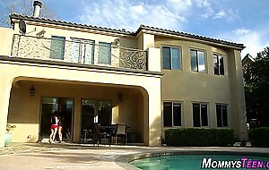 Gorgeous teen gets oral