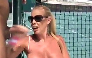 Beaute Mature Recouverte de Sperme!