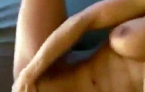 Amateur fille doigte sur webcam
