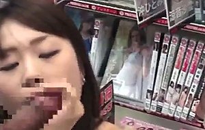 Japanese milf likes public bj