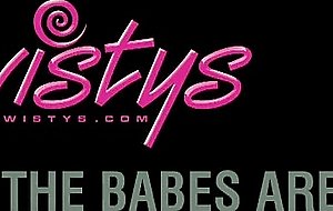 Nude babe Jaime Hammer shows off her juicy boobs and neat pussy