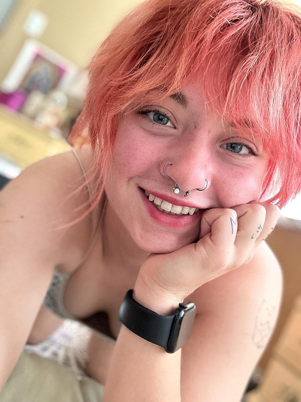 Pink-Haired Amateur Slut Redhead Abby Poses Dressed Up In The Mirror Amateur, Chubby, Curvy, Selfie, Thick