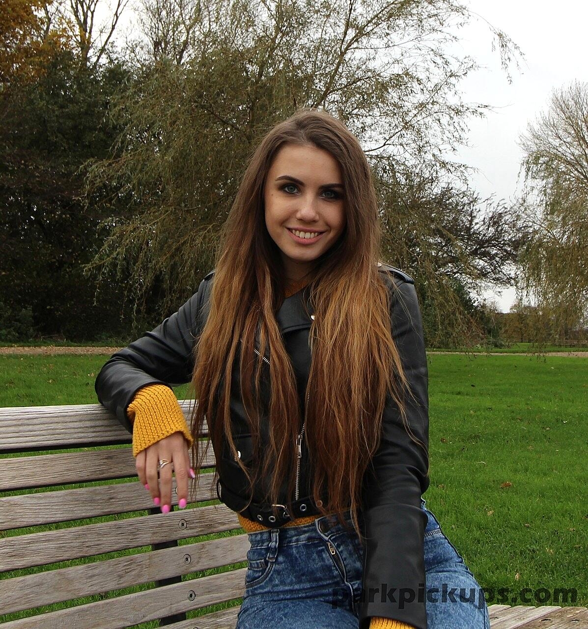 Beautiful Teen Giving A Big Dicked Stranger An Amazing Blowjob At The Park Amateur, Blowjob, Brunette, Handjob, Outdoor