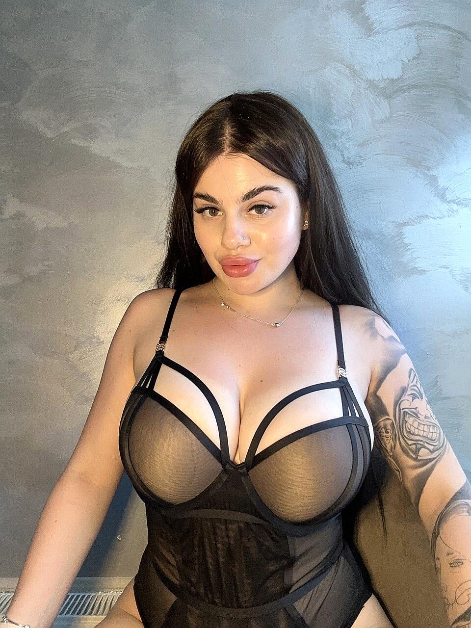 Model Patricia Bloom Teases With Her Cleavage & Big Tits In A Solo Babe, Beautiful, Big-Tits, Brunette, Solo