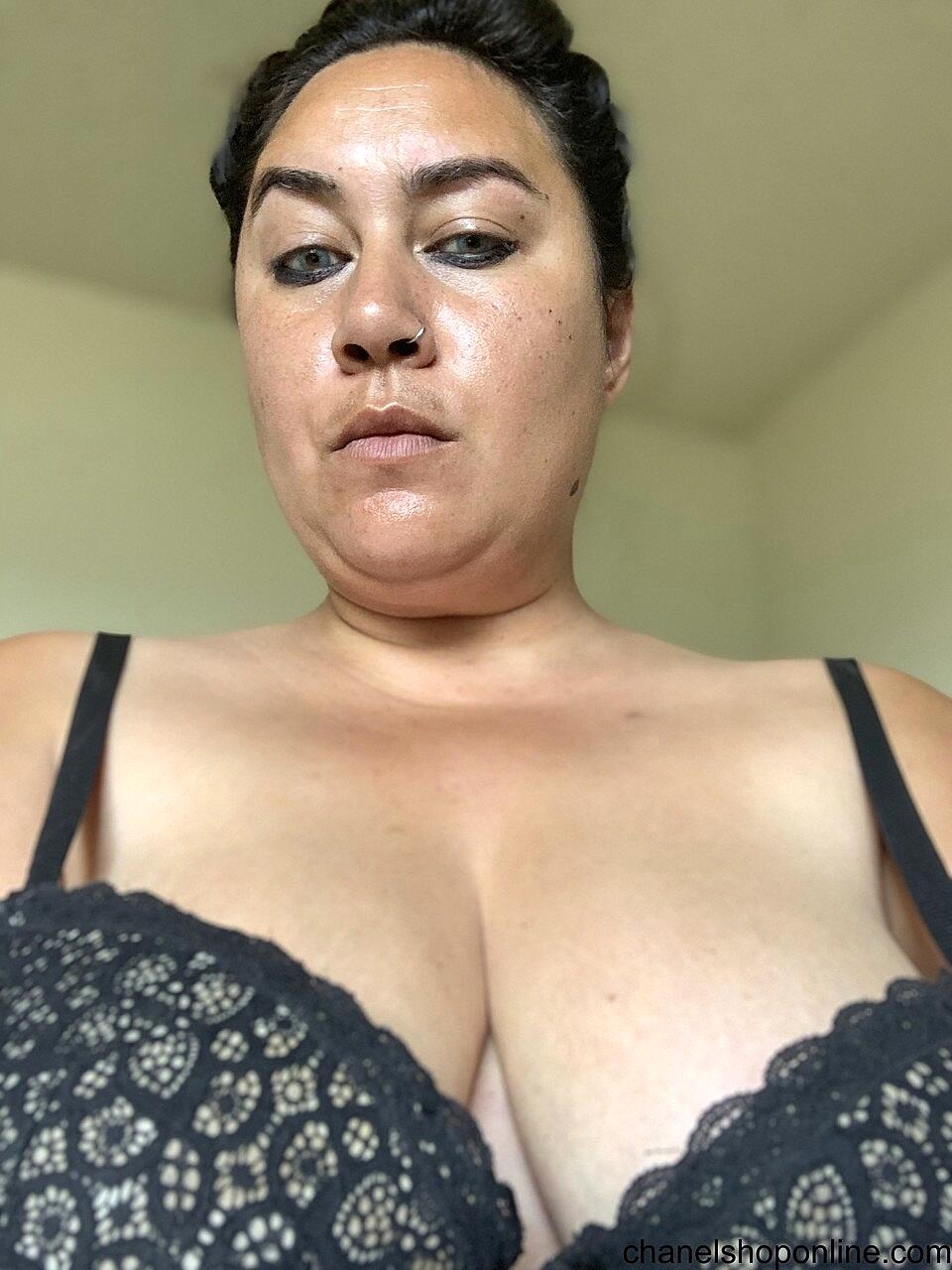 Angry Mature Woman Poses In Her Bra And Shows Her Sexy Cleavage Amateur, Big-Tits, Brunette, Mature