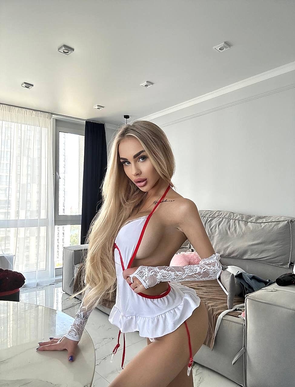 Skinny Babe Eliasa A Displays Her Sexy Cleavage And Big Ass Amateur, Beautiful, Big-Tits, Model, Skinny