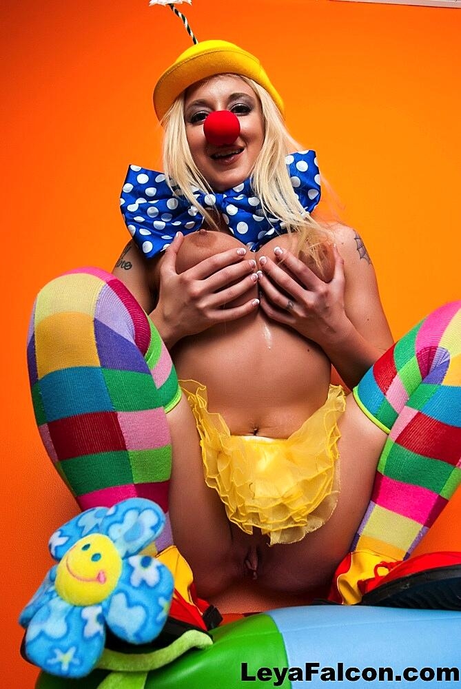 Hot Cosplay Milf Leya Falcon In Clown Cosplay, Milf, Pornstar, Socks, Tattoo