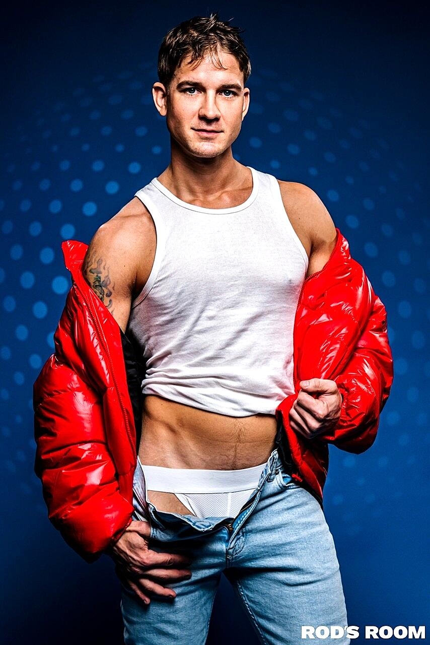 Gay hunks Brandon Anderson & Ty Santana have IR anal sex with each other