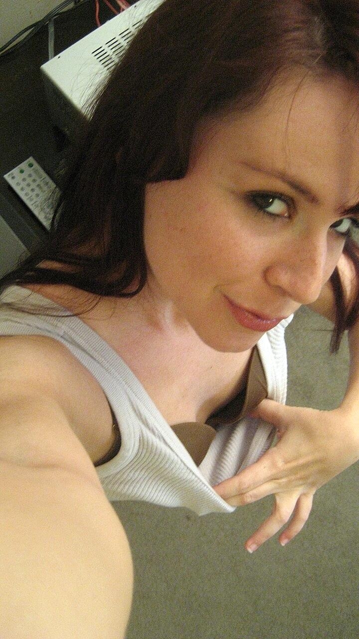 Amateur Ginger Jaimee Saunders Grabs Her Boobs & Shows Her Trimmed Pussy Amateur, Amateur-Swingers, Swingers