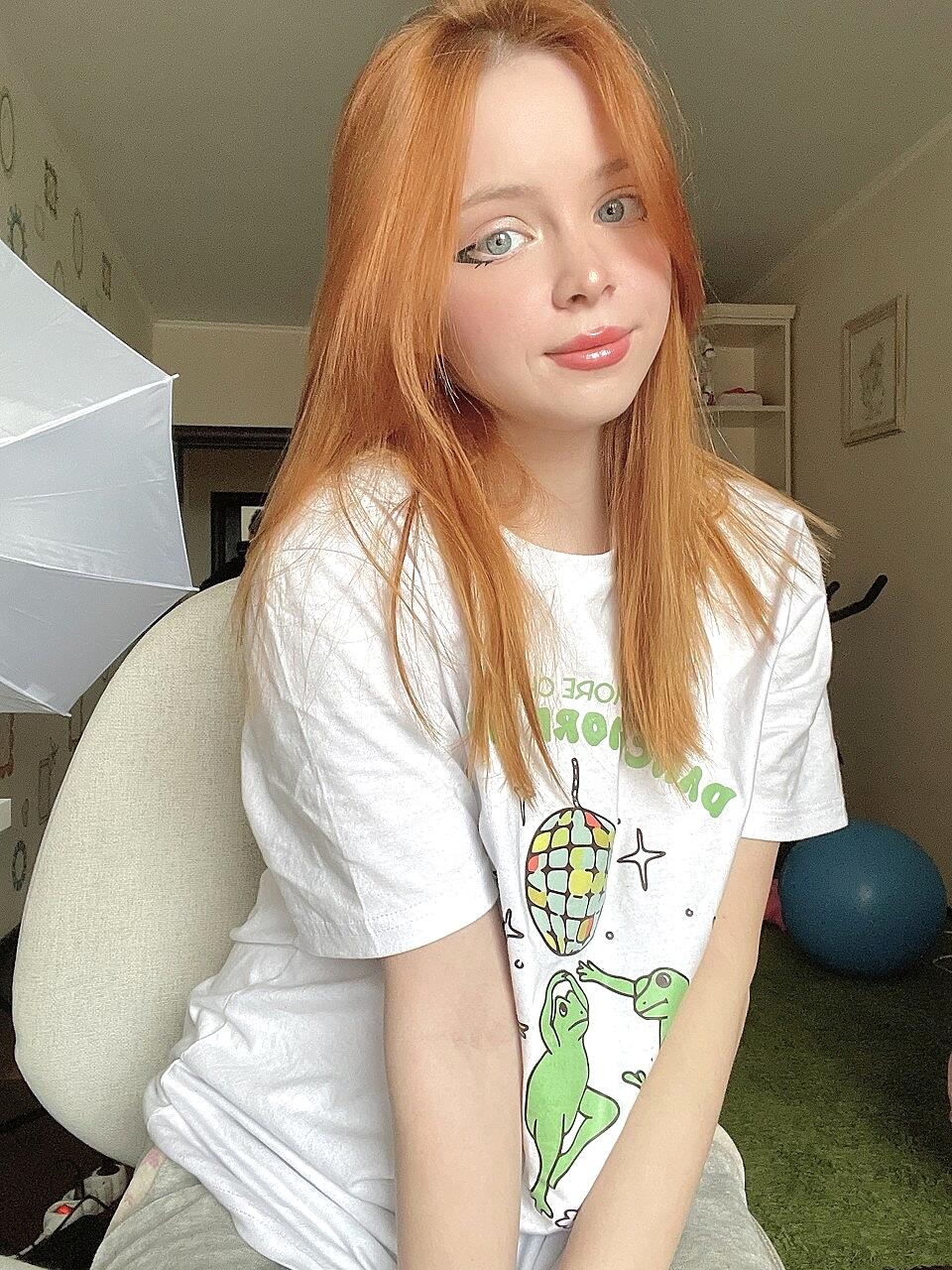 Redheaded Teen Olash Peachy Posing In Her Kinky Compilation Amateur, Chubby, Curvy, Feet, Redhead