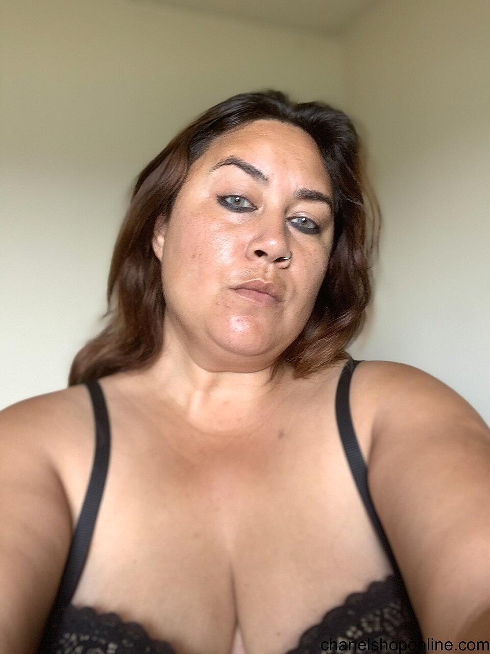 Mature Brunette Amateur Chanel Teases With Her Big Cleavage In Lingerie Bbw, Chubby, Curvy, Saggy-Tits, Selfie