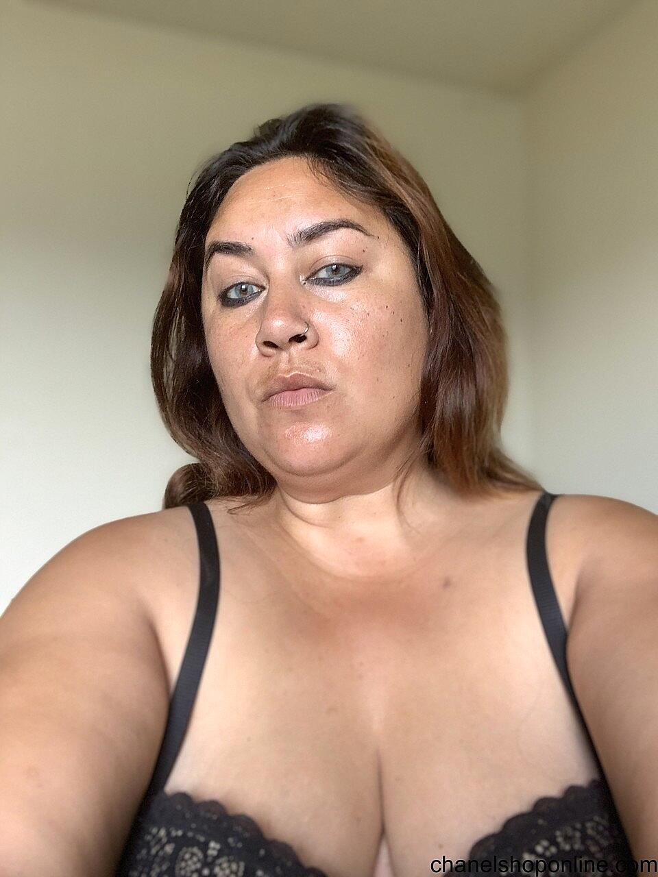 Mature Brunette Amateur Chanel Teases With Her Big Cleavage In Lingerie Bbw, Chubby, Curvy, Saggy-Tits, Selfie